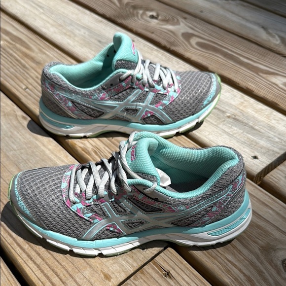 ASICS Size 7 Gray and Green Athletic Shoes with Breathable Mesh - Picture 4 of 11